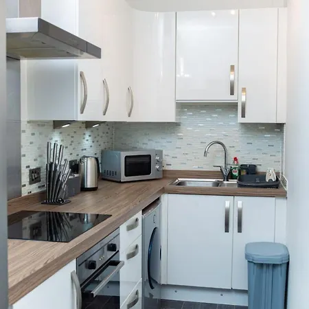 Entire Fabulous 2Bedroom First Floor Flat Located Within Close Proximity To City Centre & University Of Aberdeen With Private Parking Exterior foto