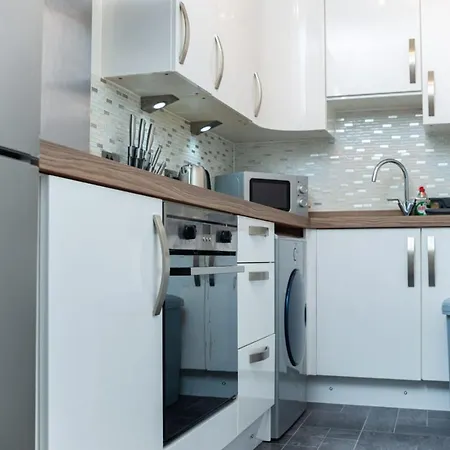 Entire Fabulous 2Bedroom First Floor Flat Located Within Close Proximity To City Centre & University Of Aberdeen With Private Parking Exterior foto
