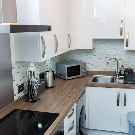 Entire Fabulous 2Bedroom First Floor Flat Located Within Close Proximity To City Centre & University Of Aberdeen With Private Parking Exterior foto