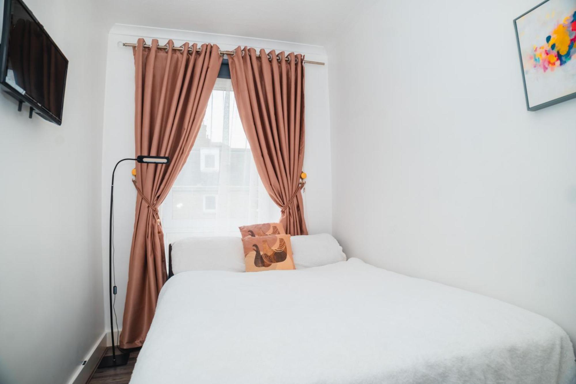 Entire Fabulous 2bedroom First Floor Flat Located Within Close Proximity To Centre & Of With Private Parking Apartment Aberdeen