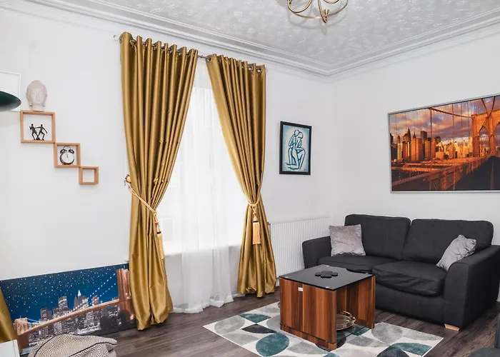 Entire Fabulous 2Bedroom First Floor Flat Located Within Close Proximity To City Centre & University Of Aberdeen With Private Parking
