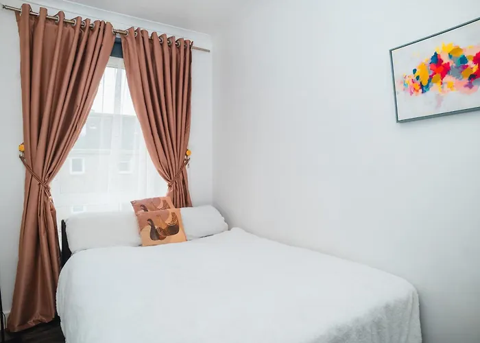 Entire Fabulous 2Bedroom First Floor Flat Located Within Close Proximity To City Centre & University Of Aberdeen With Private Parking
