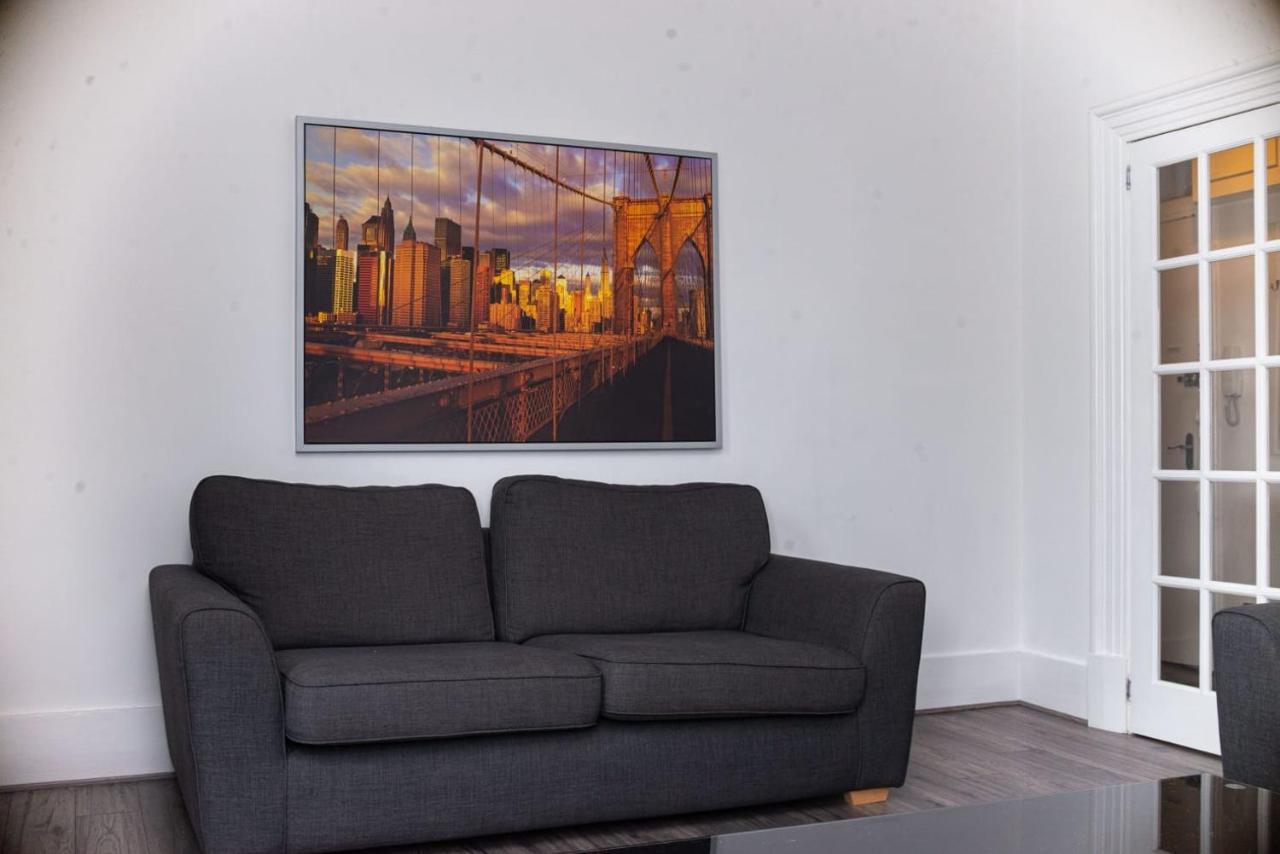 Entire Fabulous 2bedroom First Floor Flat Located Within Close Proximity To Centre & Of With Private Parking