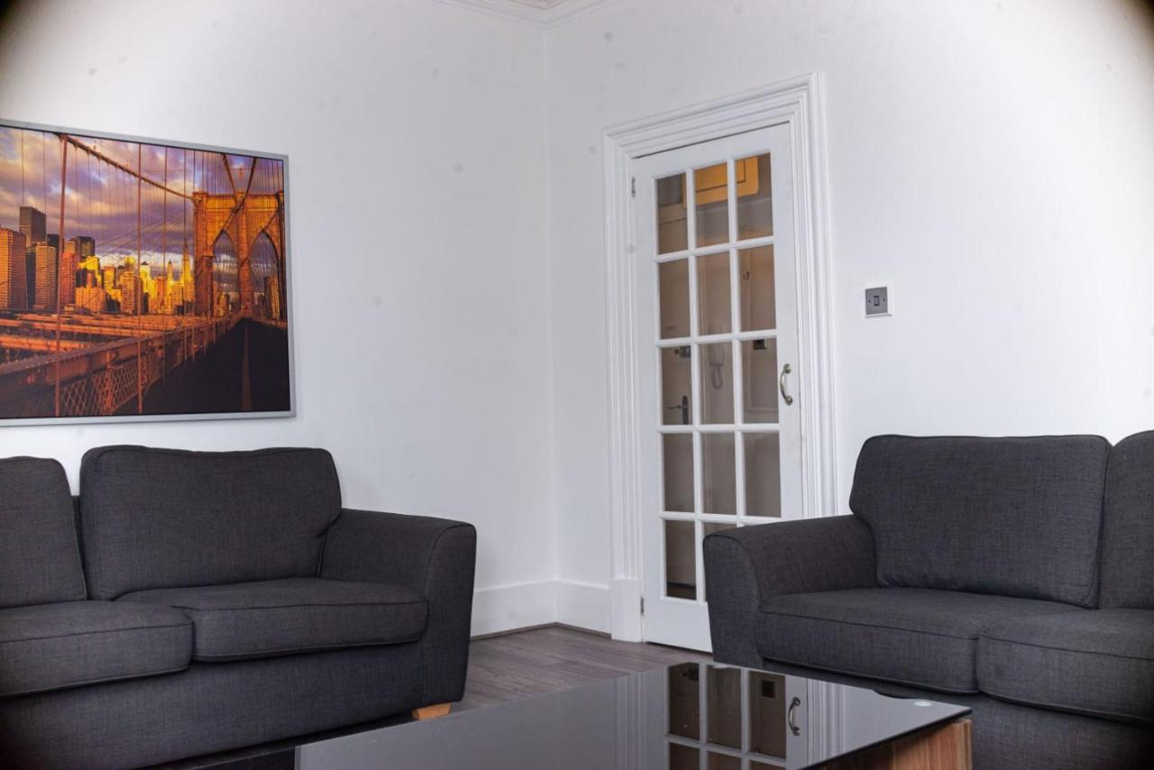 Appartamento Entire Fabulous 2bedroom First Floor Flat Located Within Close Proximity To Centre & Of With Private Parking Aberdeen