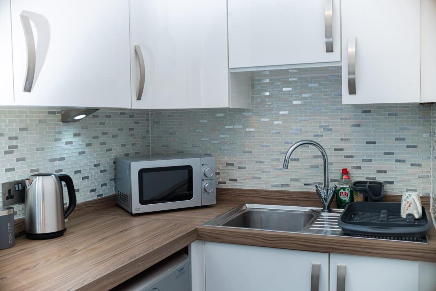 Entire Fabulous 2bedroom First Floor Flat Located Within Close Proximity To Centre & Of With Private Parking