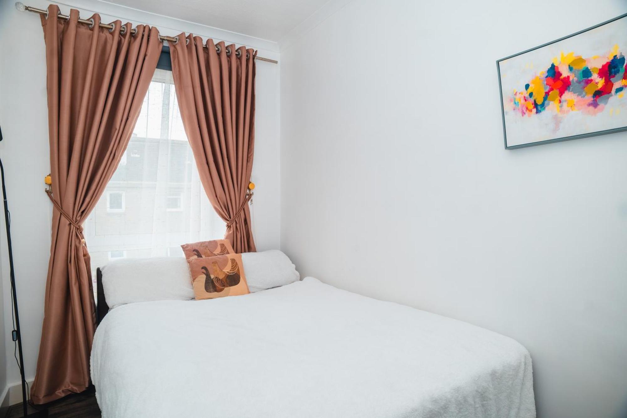 Entire Fabulous 2bedroom First Floor Flat Located Within Close Proximity To Centre & Of With Private Parking * Aberdeen